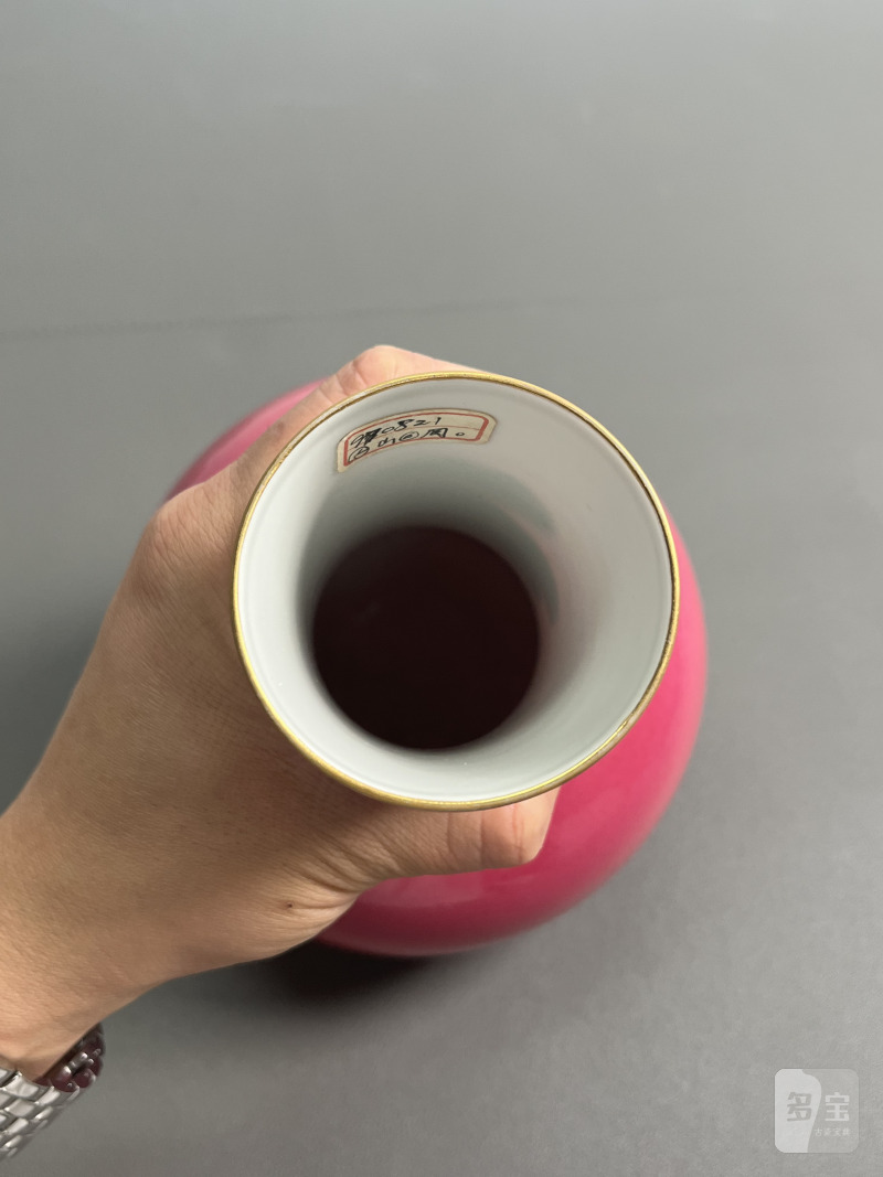 民国 胭脂红釉天球瓶 - 图10